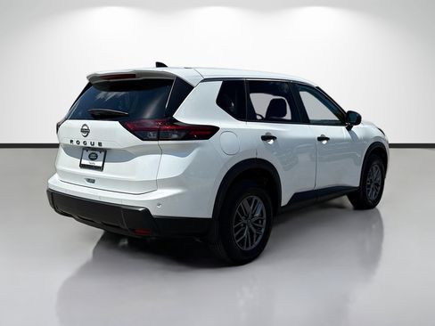 Used 2024 Nissan Rogue S FWD image 5