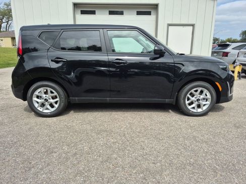 New 2025 Kia Soul S image 2