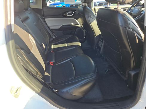 Certified 2022 Jeep Compass Limited image 11