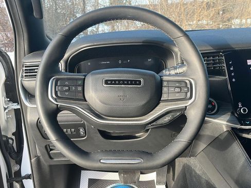Used 2024 Jeep Wagoneer Series II w/ Flexible Seating Group image 14