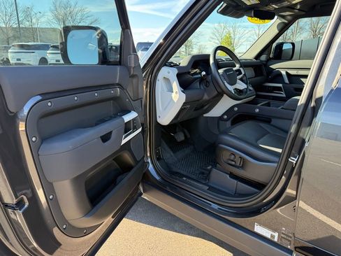 Used 2023 Land Rover Defender 110 X-Dynamic SE image 25