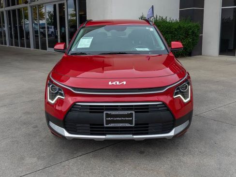 Certified 2024 Kia Niro LX image 2