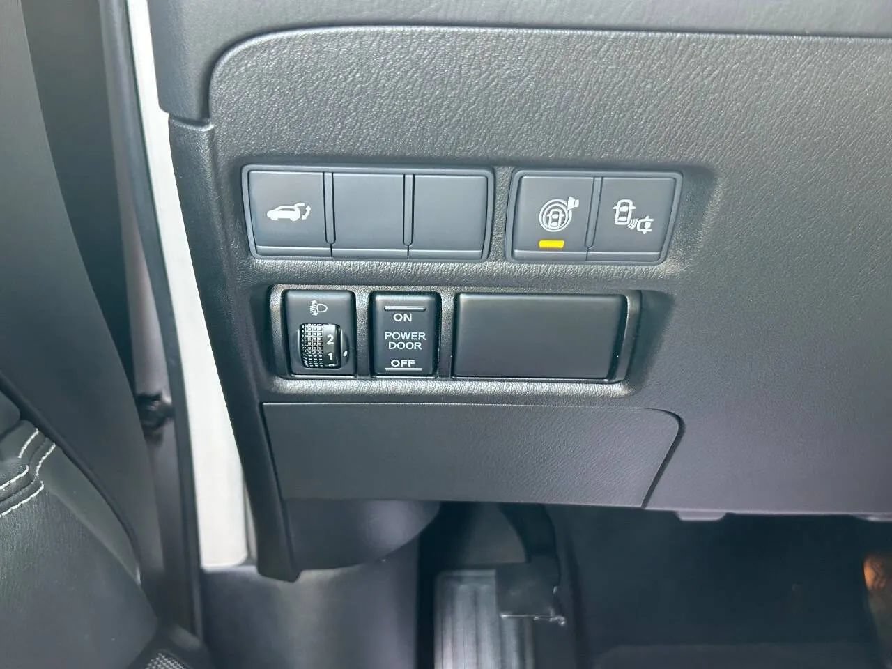 Used 2017 Nissan Armada Platinum w/ Captain Seat Package RWD image 25