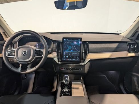 Used 2025 Volvo XC90 T8 Plus image 15