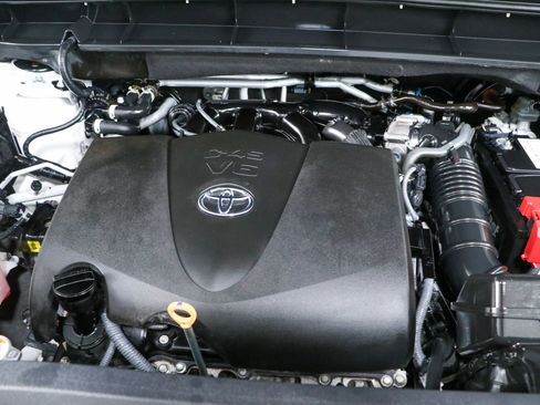 Used 2022 Toyota Highlander XLE FWD image 33