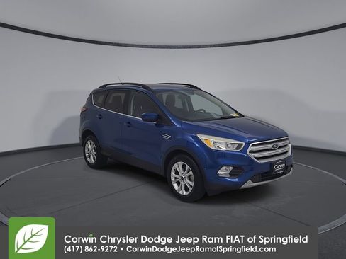 Used 2018 Ford Escape SE FWD image 3