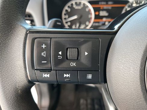 Used 2022 Nissan Rogue SV image 15