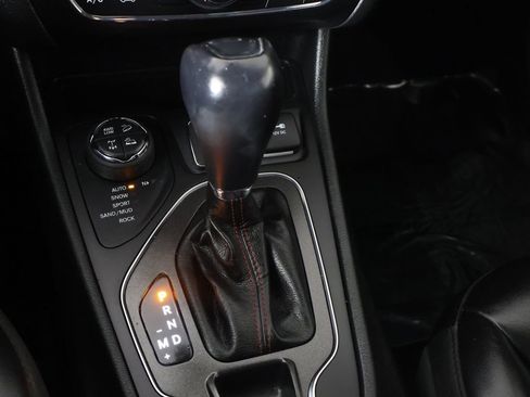 Used 2022 Jeep Cherokee Trailhawk AWD/4WD image 44