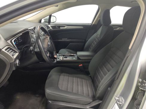 Used 2020 Ford Fusion SE image 17