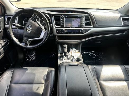 Used 2019 Toyota Highlander XLE AWD/4WD image 20