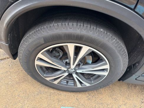 Used 2019 Nissan Rogue SV w/ Premium Package image 23