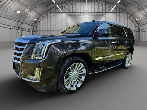Used 2016 Cadillac Escalade Luxury AWD/4WD image 1