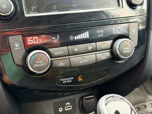 Used 2019 Nissan Rogue SV AWD/4WD image 16