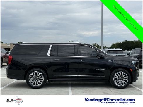 Used 2023 GMC Yukon XL Denali Ultimate AWD/4WD image 3