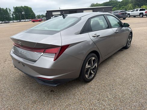 Used 2023 Hyundai Elantra SEL w/ Convenience Package FWD image 4