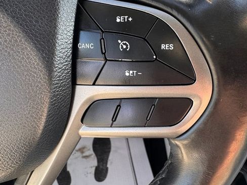 Used 2019 Jeep Cherokee Limited FWD image 27