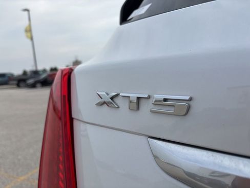 Used 2018 Cadillac XT5 Luxury w/ Driver Awareness Package image 18