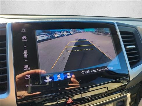 Used 2018 Honda Pilot Touring image 23