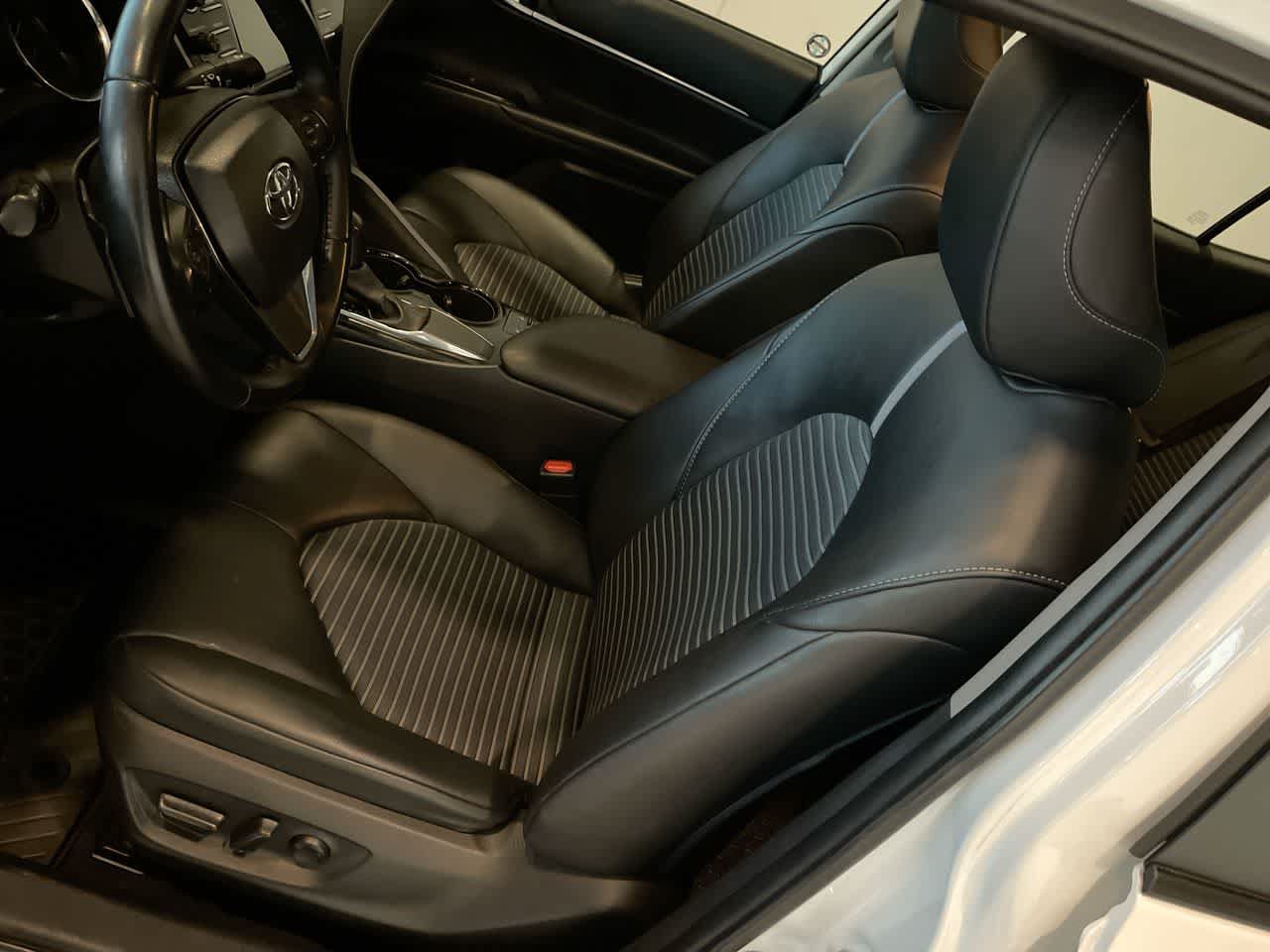 Used 2020 Toyota Camry SE FWD image 11