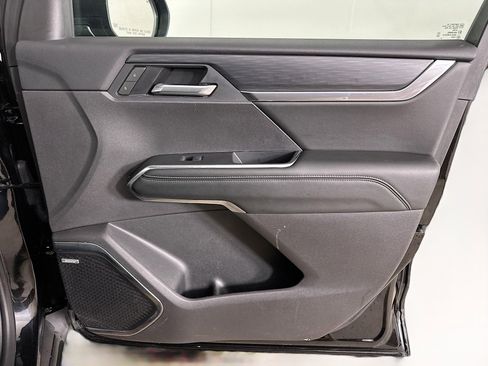 Used 2025 GMC Acadia Elevation FWD image 34