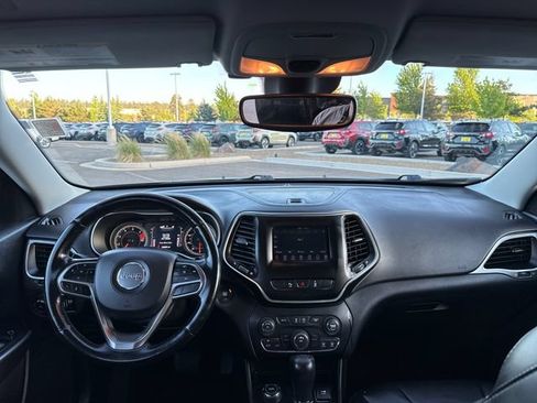 Used 2021 Jeep Cherokee Latitude Plus AWD/4WD image 16