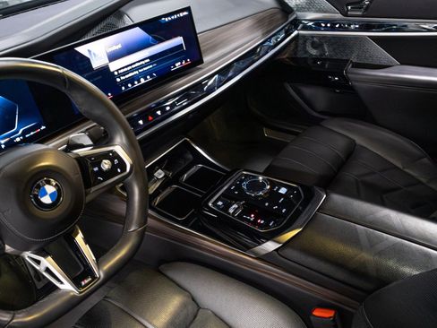 Used 2023 BMW 760i xDrive image 9