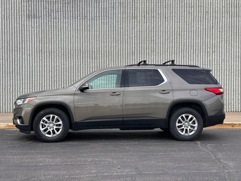 Used 2020 Chevrolet Traverse LT w/ Driver Confidence II Package AWD/4WD image 2