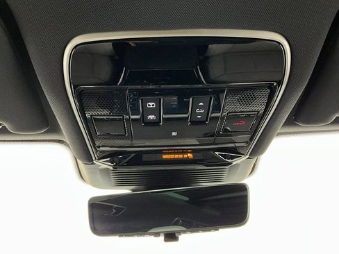 Used 2025 Land Rover Range Rover Sport Dynamic SE image 13