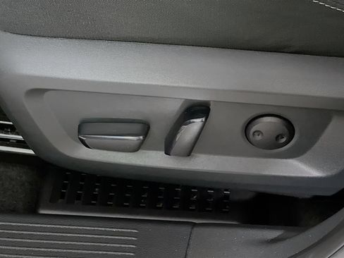 Used 2023 Nissan Rogue SV image 16