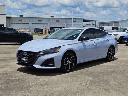 Used 2023 Nissan Altima 2.5 SR w/ SR Premium Package FWD image 10