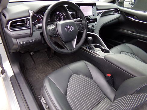 Used 2022 Toyota Camry SE FWD image 18
