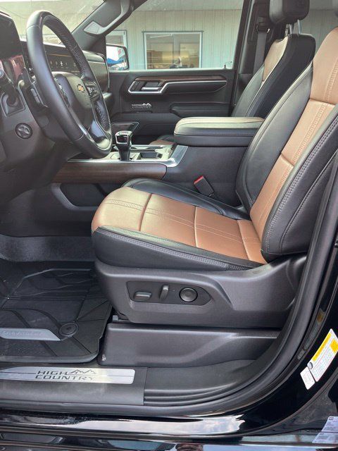 Used 2025 Chevrolet Silverado 1500 High Country AWD/4WD image 15
