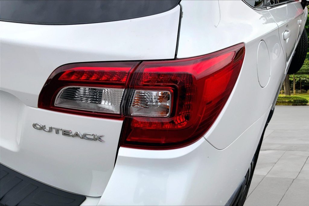 Used 2018 Subaru Outback 2.5i Limited AWD/4WD image 21