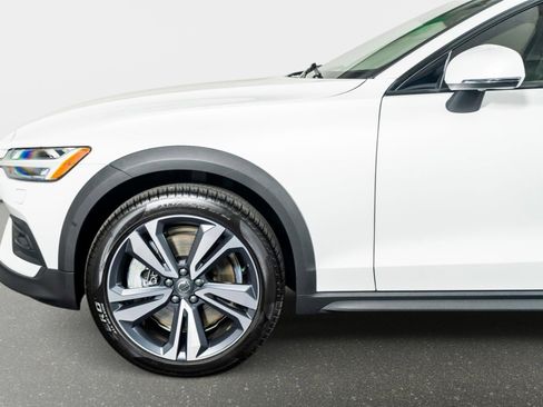 Used 2026 Volvo V60 B5 Cross Country Plus w/ Protection Package Premier image 17