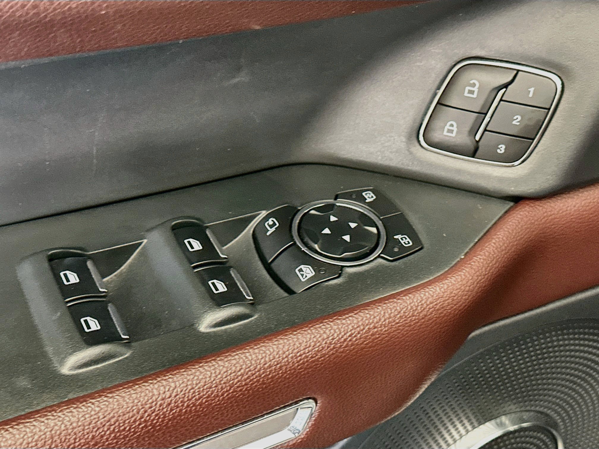 Used 2024 Ford Expedition Limited RWD image 15