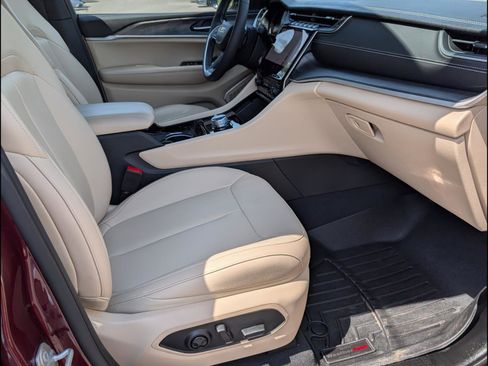 Used 2023 Jeep Grand Cherokee L Limited image 14