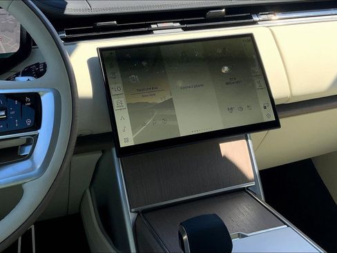 New 2026 Land Rover Range Rover Long Wheelbase SE image 6