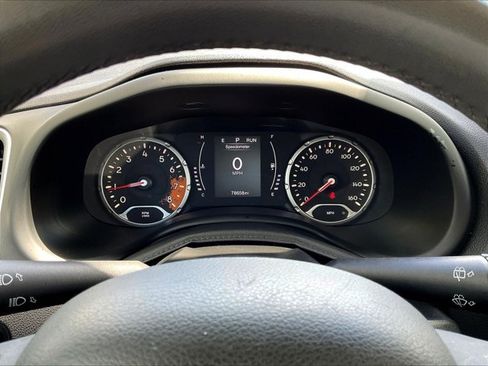 Used 2018 Jeep Renegade Latitude FWD image 18