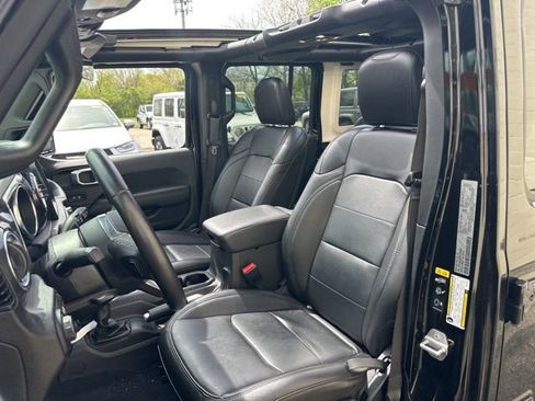 Used 2022 Jeep Wrangler Unlimited Sahara AWD/4WD image 16