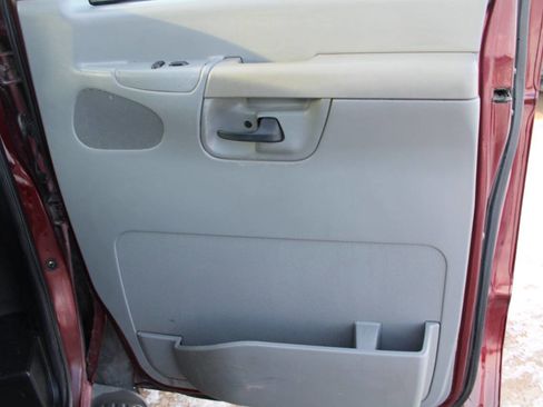 Used 2004 Ford E-350 and Econoline 350 XL image 6