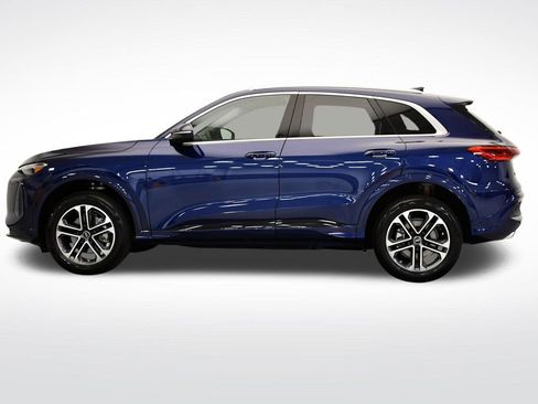 Used 2025 Audi Q5 Premium w/ Convenience Package AWD/4WD image 2