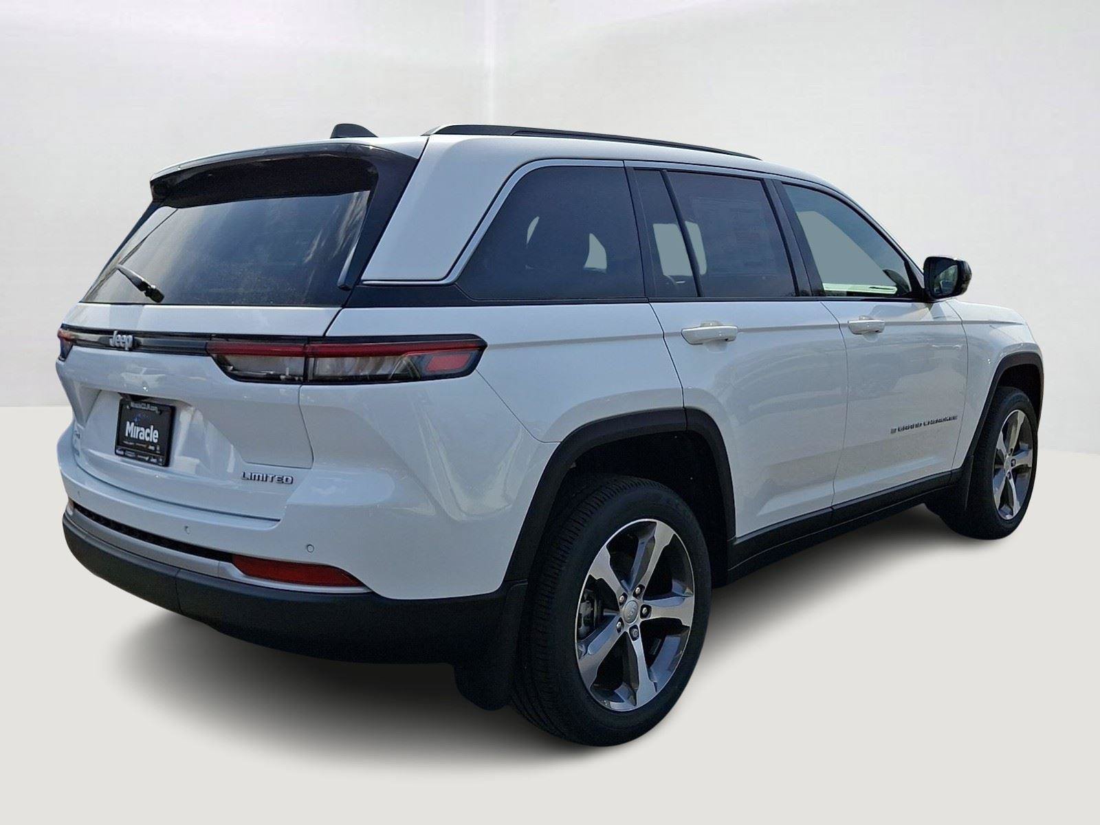 New 2026 Jeep Grand Cherokee Limited w/ MOPAR Finishing Package AWD/4WD image 3