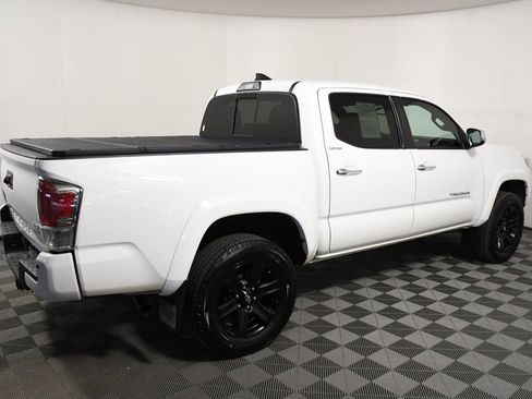 Used 2017 Toyota Tacoma Limited w/ Tow Package image 7