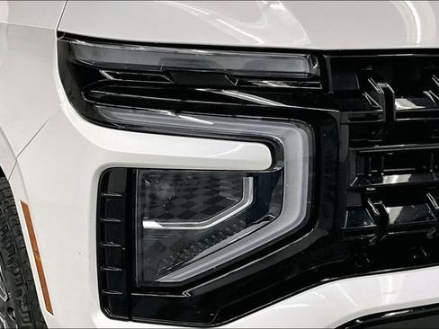 Used 2025 Chevrolet Suburban Z71 image 35