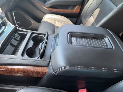 Used 2020 Chevrolet Suburban Premier RWD image 23