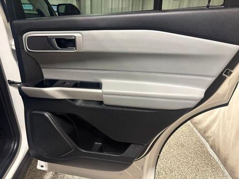 Used 2022 Ford Explorer XLT w/ Equipment Group 202A AWD/4WD image 26