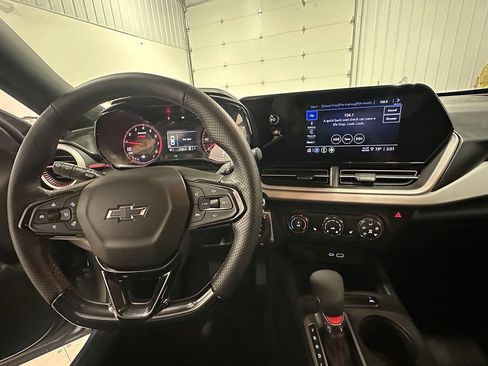 Used 2024 Chevrolet Trax RS FWD image 33