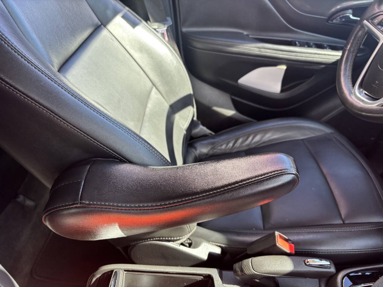 Used 2017 Buick Encore Essence FWD image 27