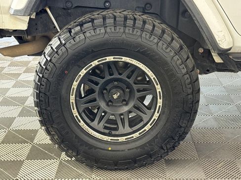 Used 2021 Jeep Wrangler Unlimited Sahara AWD/4WD image 15