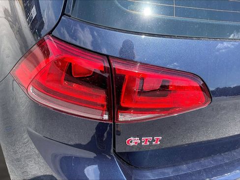 Used 2017 Volkswagen GTI SE FWD image 22